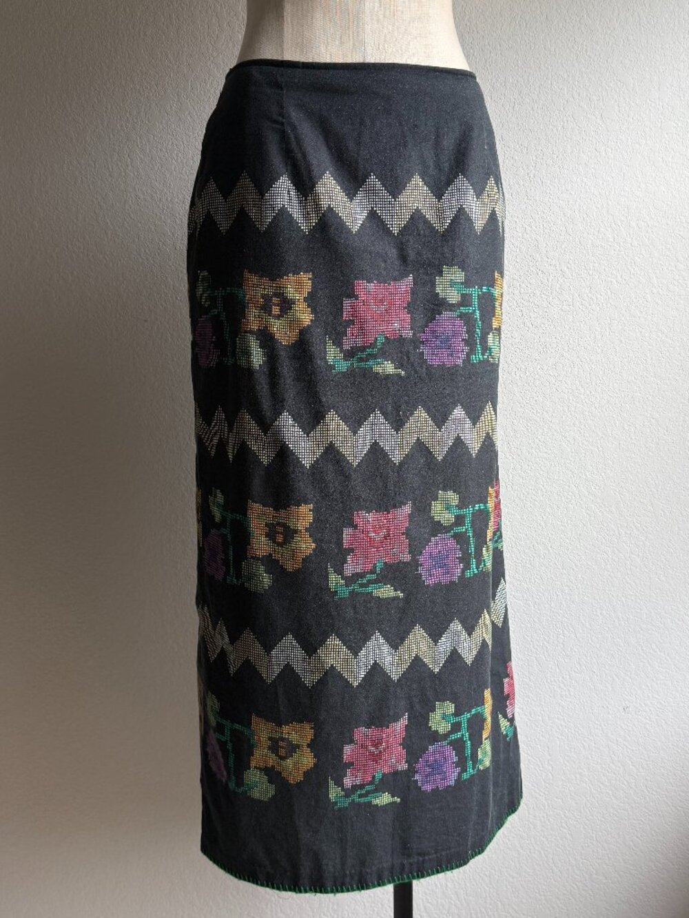 Beams Boy Printed Floral Embroidered Skirt Japan size 2 Medium/Large